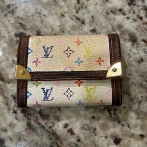 Very Loved Ivory Logo Louis Vuitton Multicard Holder